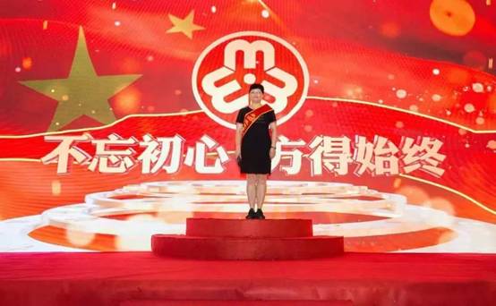民建會(huì)員程效敏被評為泉山區(qū)“最美創(chuàng)業(yè)女性”